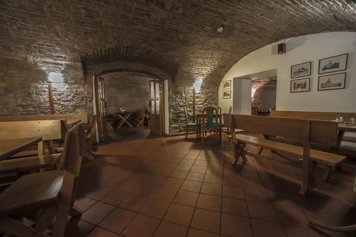 Prestretý stôl pre rodinnú oslavu v Mestskej Pivnici, Hotel TeleDom Košice