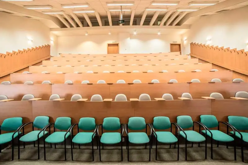 aula-3-2048x1365-1.webp